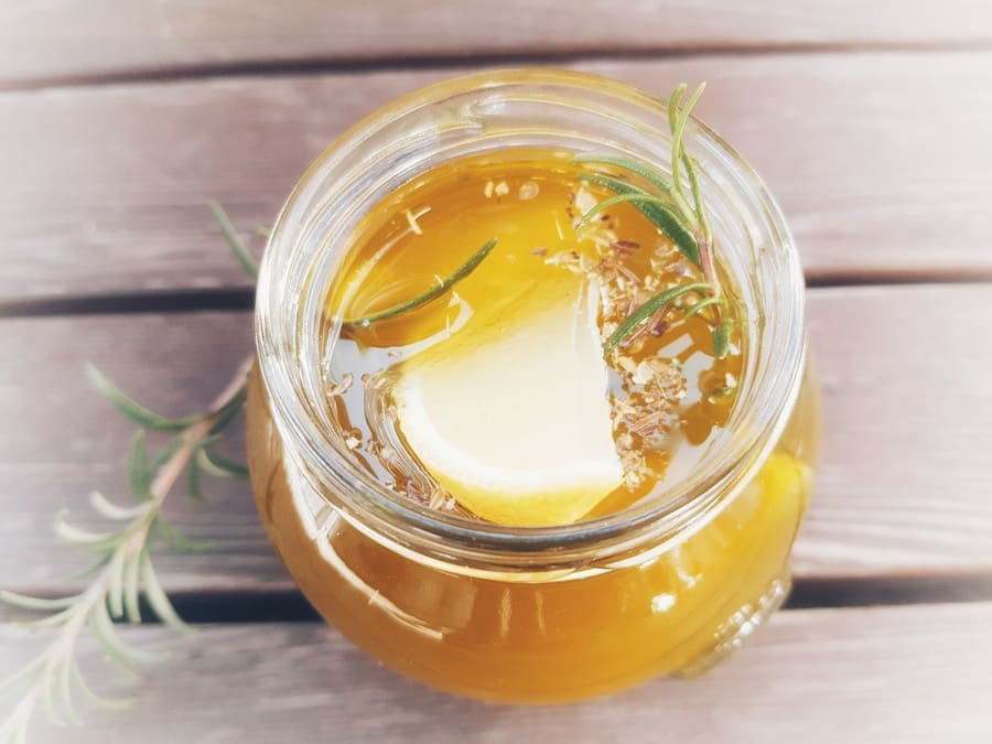 Zitronen-Rosmarin-Öl im Geschenksglas